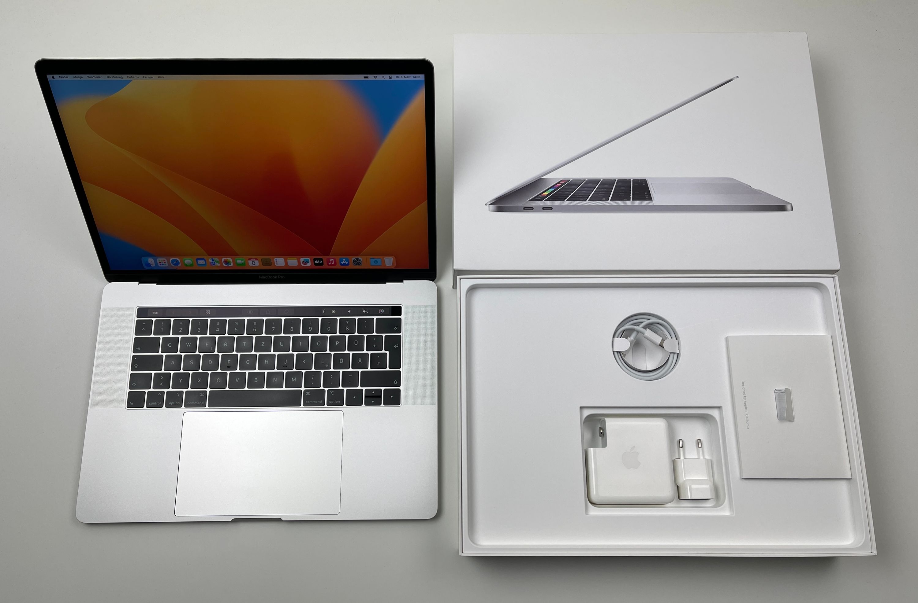 Apple MacBook Pro Retina TouchBar 15,4“ 6-Core i9 2,9 Ghz 512 GB SSD 32 GB Ram SILBER 2018