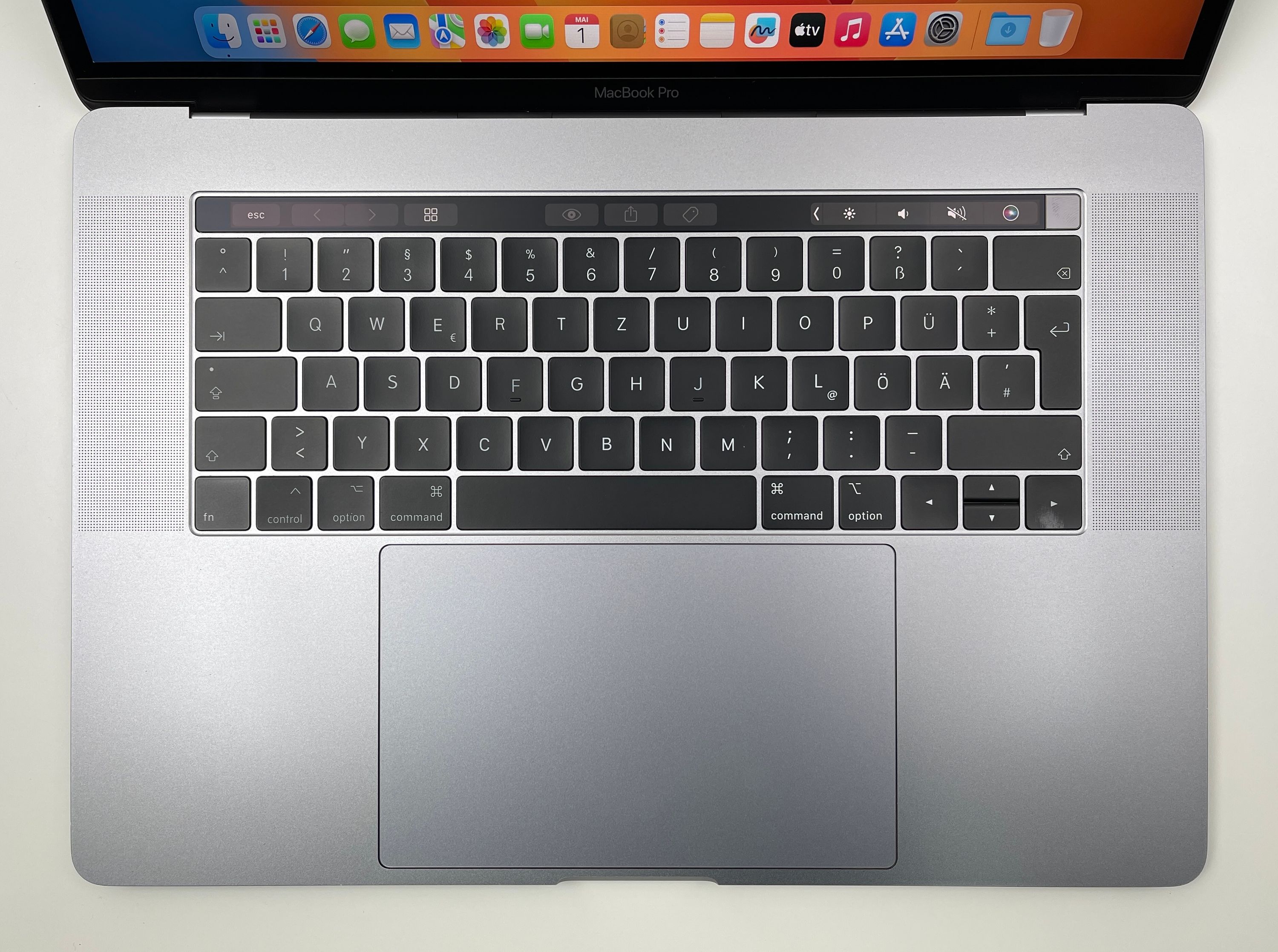 Apple MacBook Pro Retina TouchBar 15,4“ 6-Core i7 2,2 Ghz 512 GB SSD 16 GB Ram SPACE GREY 2018