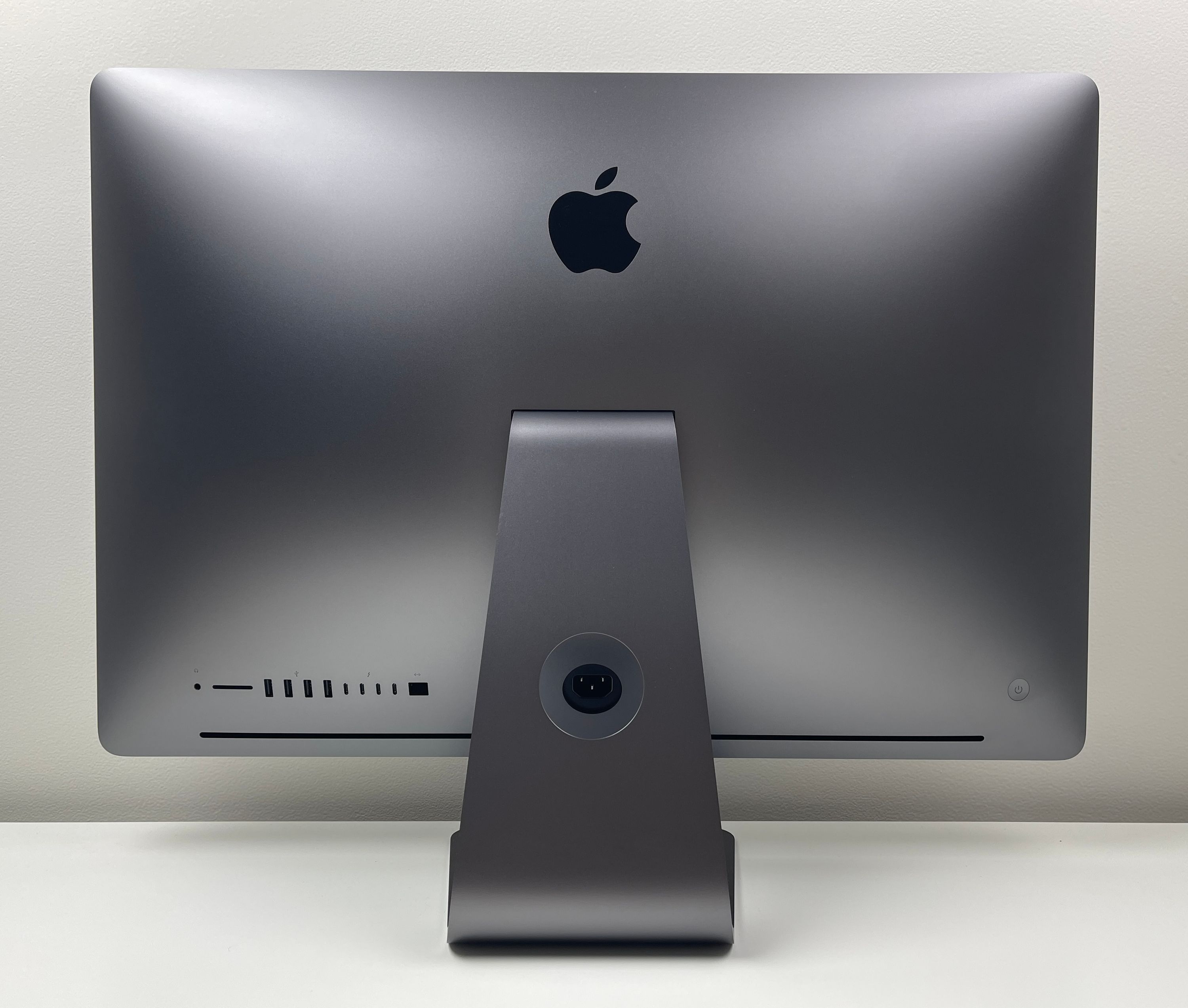 Apple iMac Pro 5K 27“ XEON 8-Core 3,2 Ghz 32 GB Ram 2 TB SSD VEGA 56 8 GB MQ2Y2D/A