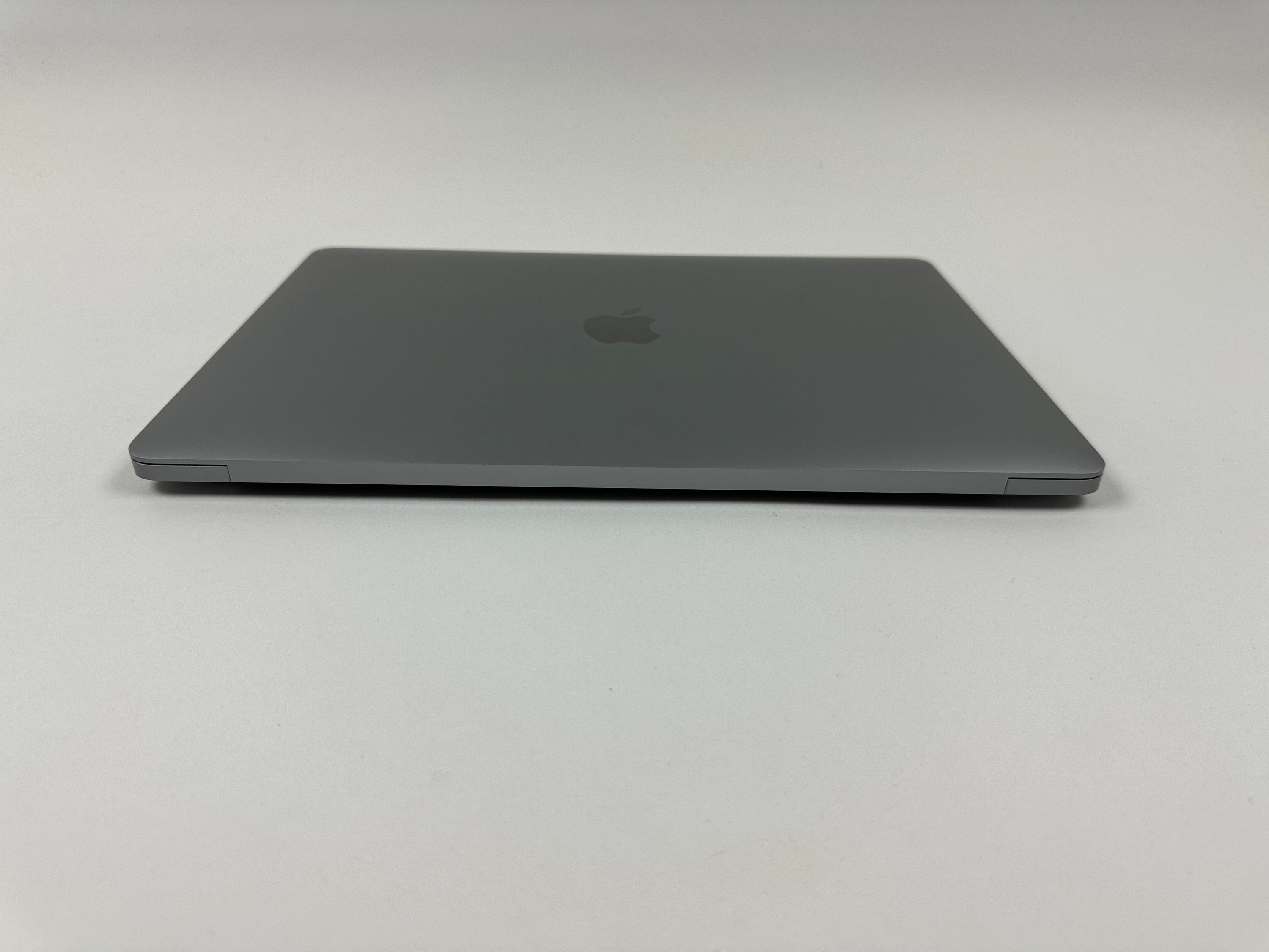 Apple MacBook Pro Retina 13,3“ M2 8C CPU 10C GPU 256 GB SSD 8 GB Ram 2022 Space Grey