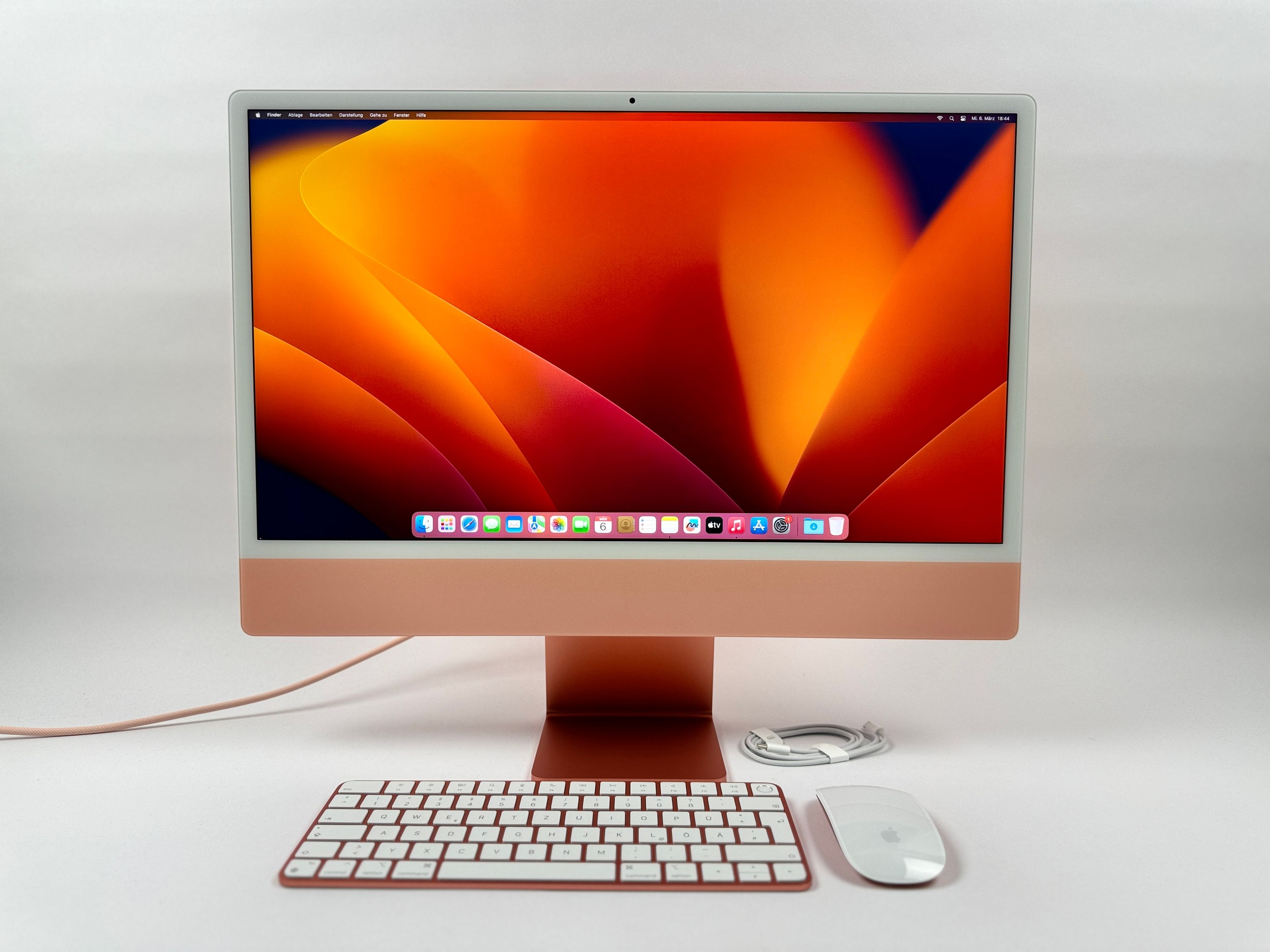 Apple iMac 24" M1 8-Core CPU 8-Core GPU 8GB RAM 256 GB SSD ORANGE