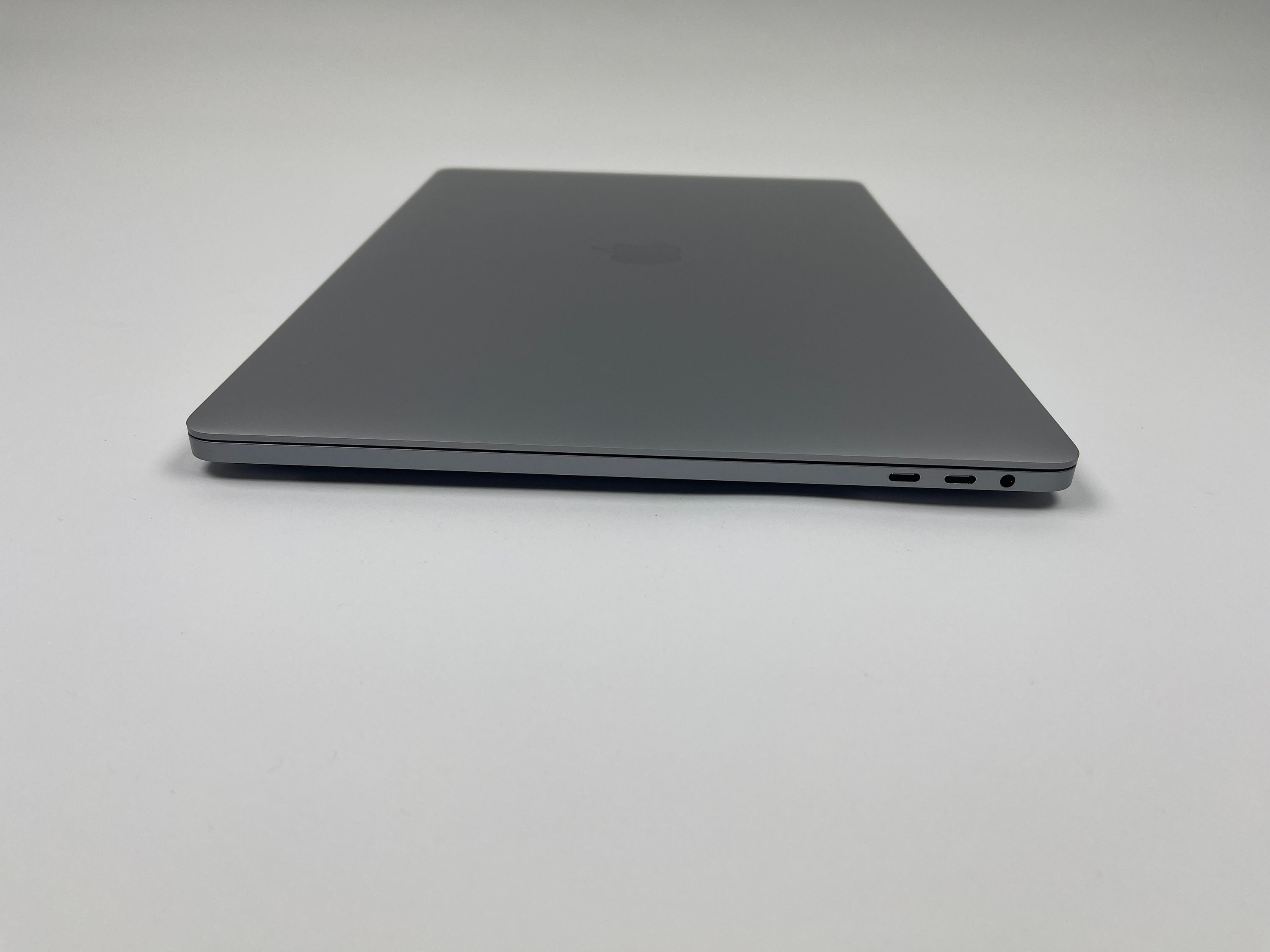 Apple MacBook Pro Retina TouchBar 16“ 8-Core i9 2,3 Ghz 1 TB SSD 16 GB Ram SPACEGREY 2019