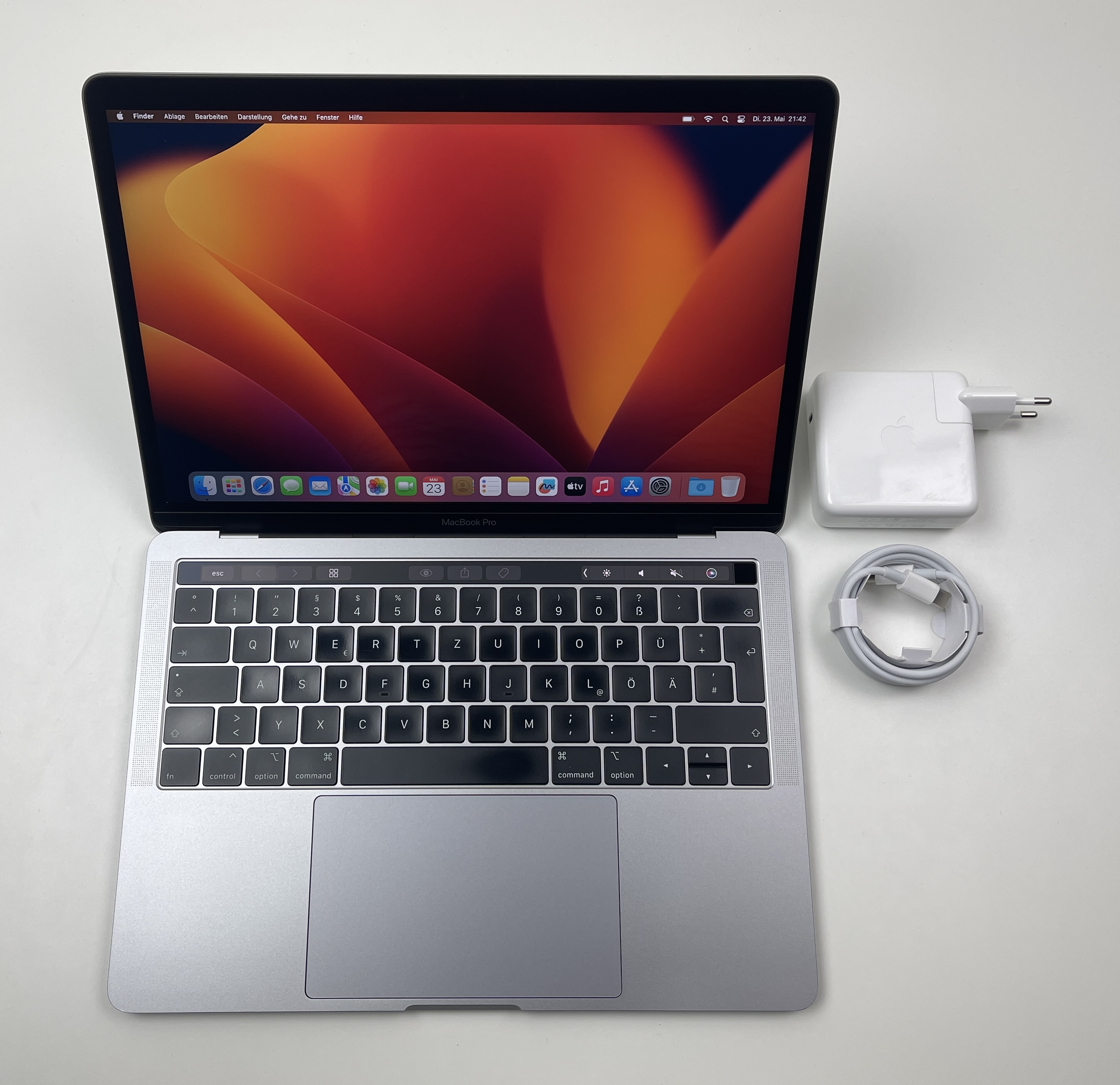 Apple MacBook Pro Retina TouchBar 13,3“ i7 2,8 Ghz 1 TB SSD 16 GB Ram SPACE GREY 2019