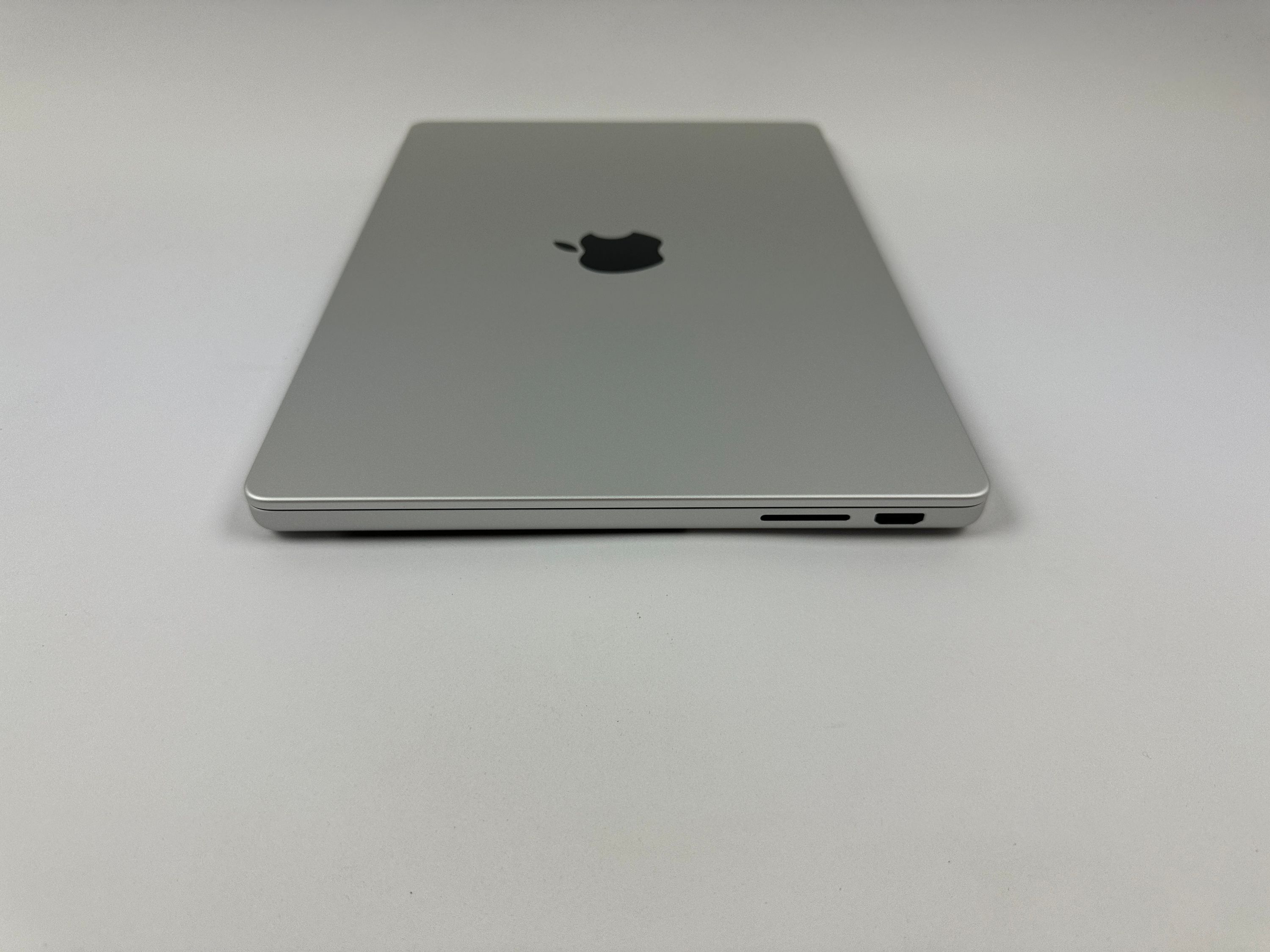 Apple MacBook Pro 14“ M3 8C CPU 10C GPU 512 GB SSD 8 GB Ram 2023 SILBER