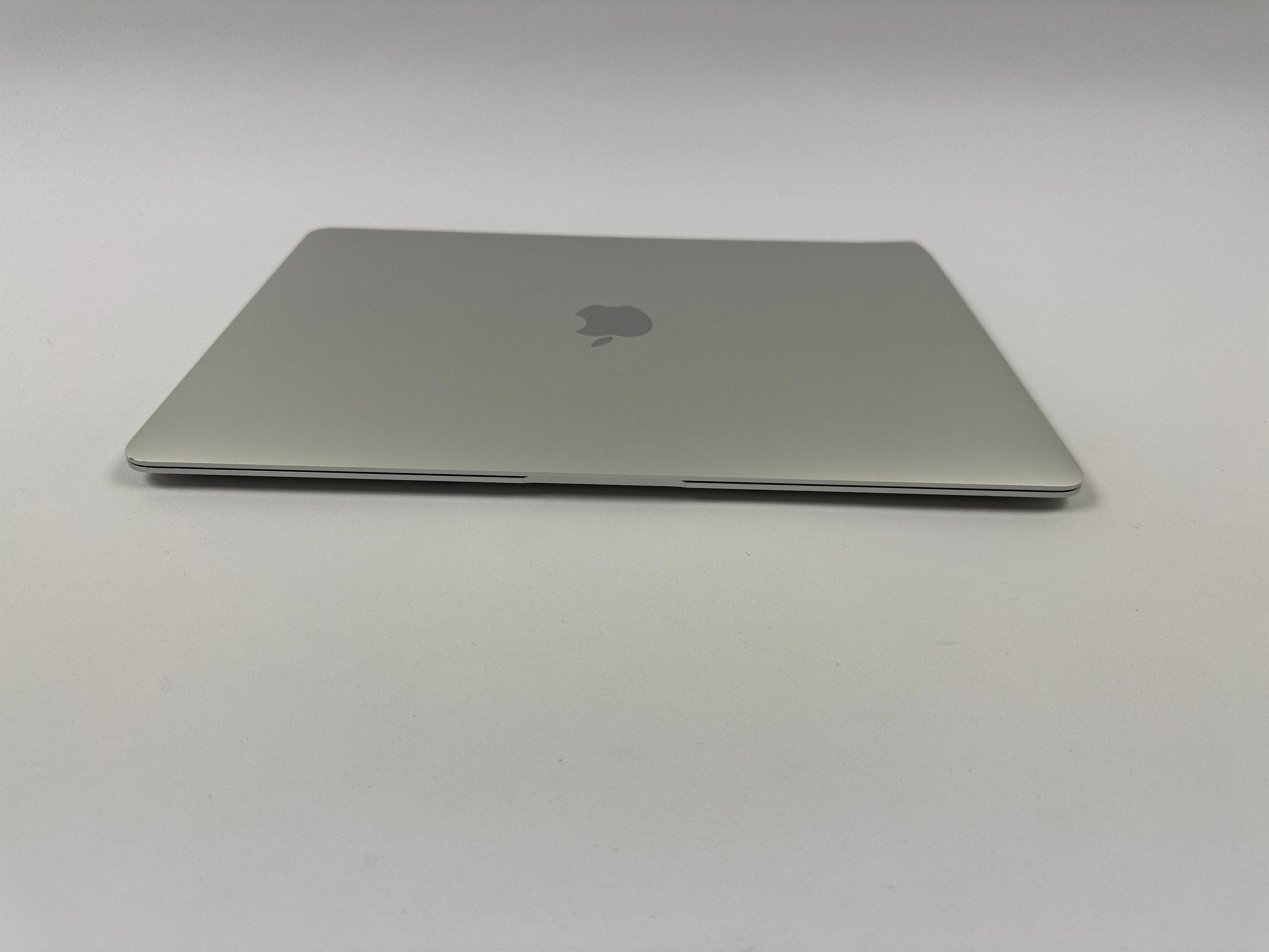 Apple MacBook Air 13,3“ M1 8C CPU 7C GPU 256 GB SSD 8 GB Ram 2020 SILBER