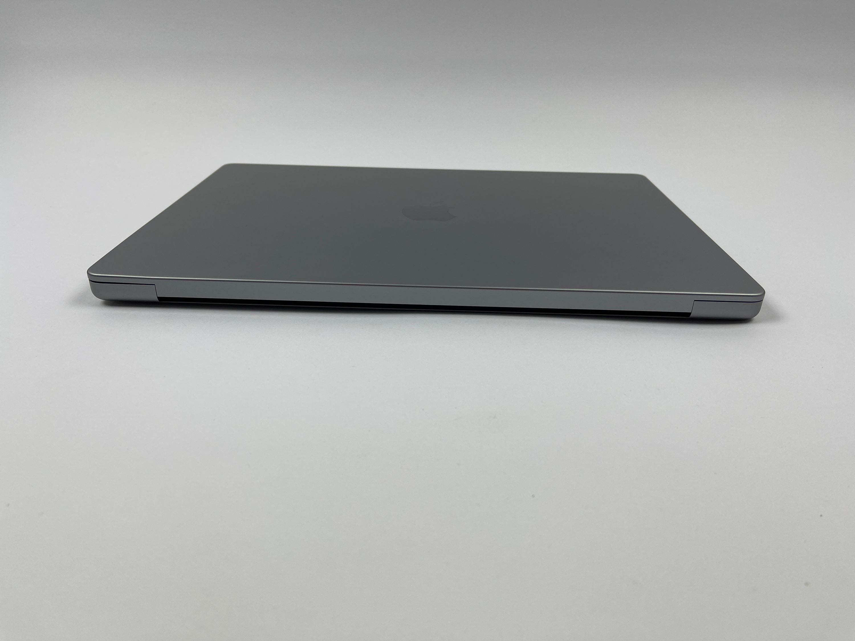 Apple MacBook Pro 16“ M1 MAX 10C CPU 32C GPU 1 TB SSD 32 GB Ram 2021 SPACE GREY