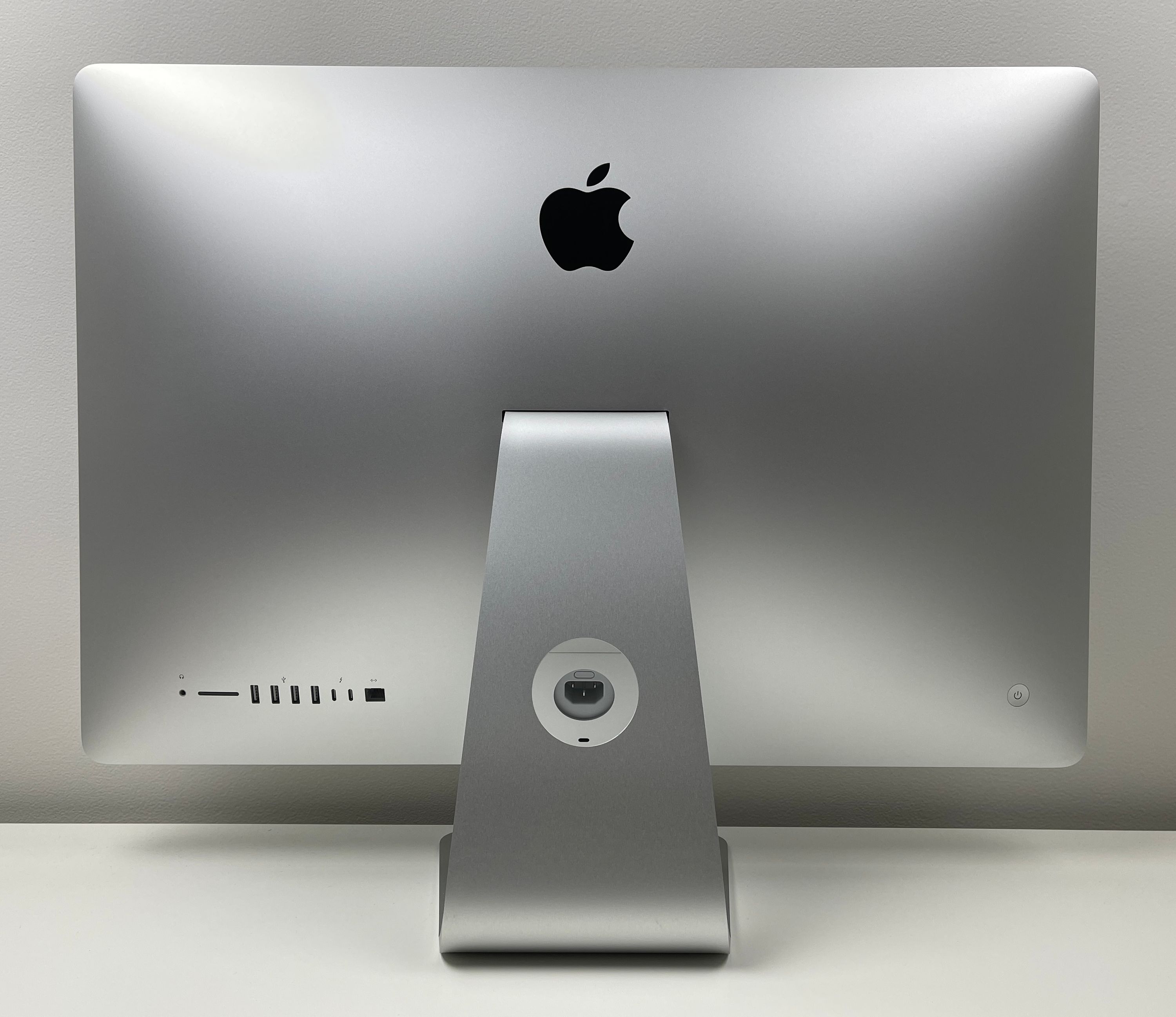 Apple iMac Retina 5K 27“ 8-Kern i9 3,6 Ghz 64 GB Ram 2 TB Fusiondrive VEGA 48 8 GB 2019