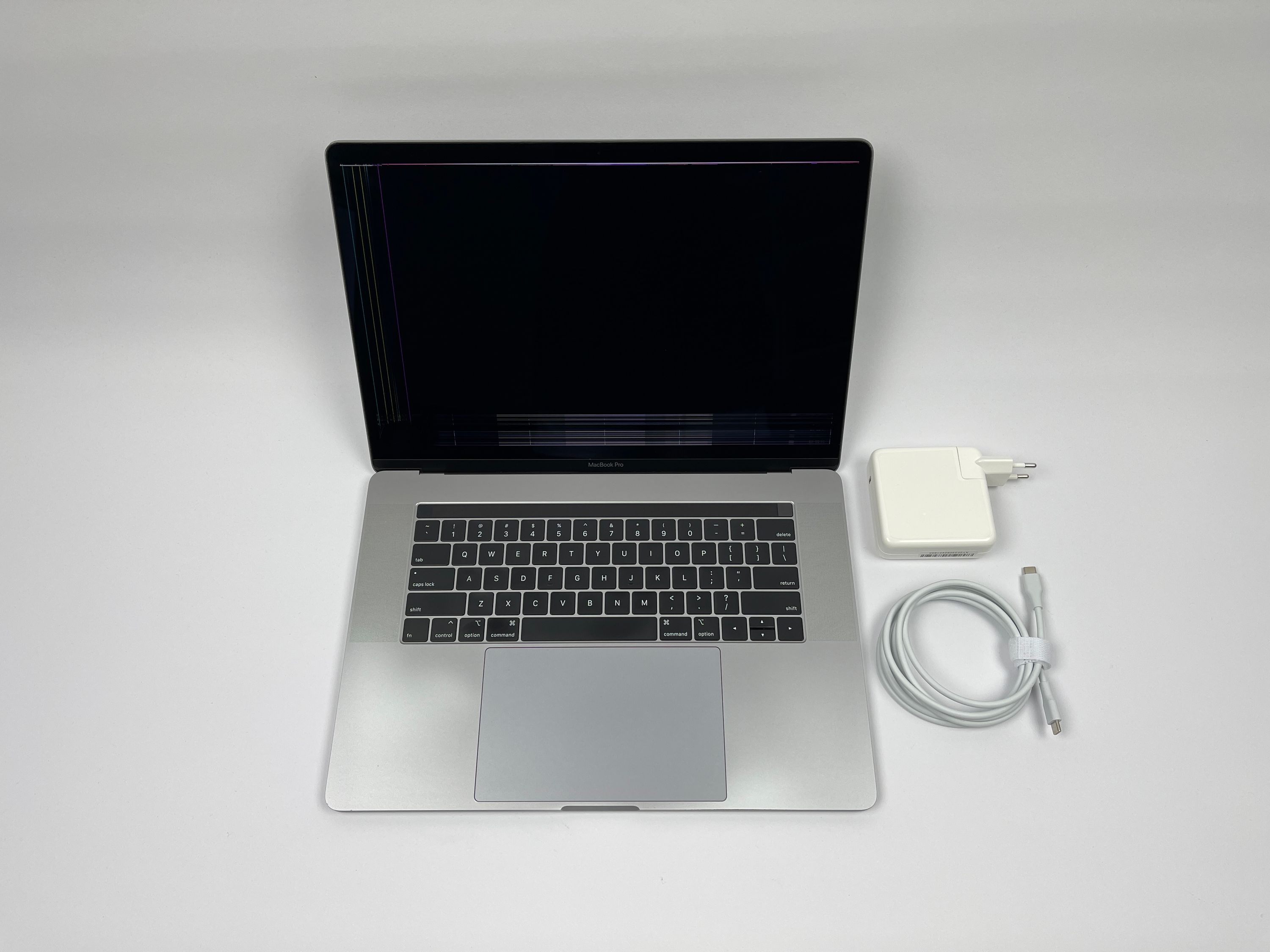 Apple MacBook Pro Retina TouchBar 15,4“ 6-Core i7 2,6 Ghz 16 GB Ram 512 GB SSD SPACE GREY 2018 DISPLAYBRUCH