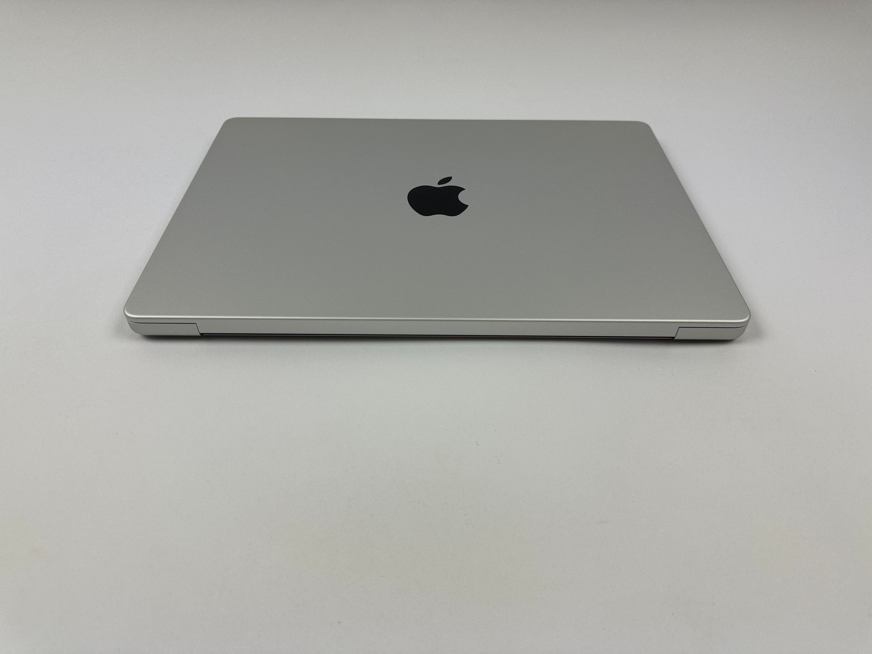 Apple MacBook Pro 14“ M3 8C CPU 10C GPU 512 GB SSD 8 GB Ram 2023 SILBER