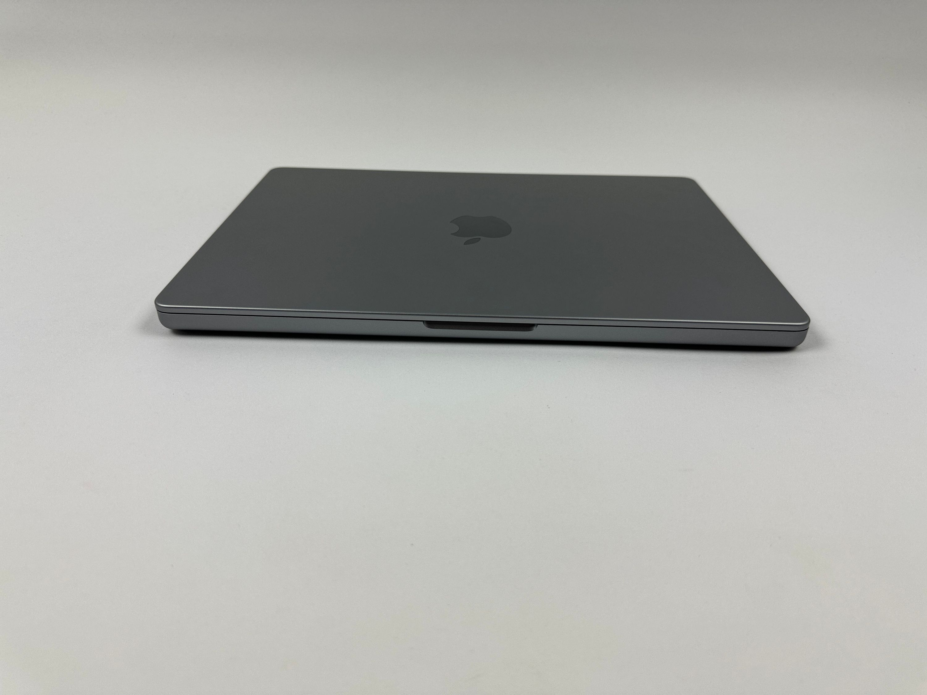 Apple MacBook Pro 14“ M1 PRO 8C CPU 14C GPU 512 GB SSD 16 GB Ram 2021 SPACE GREY