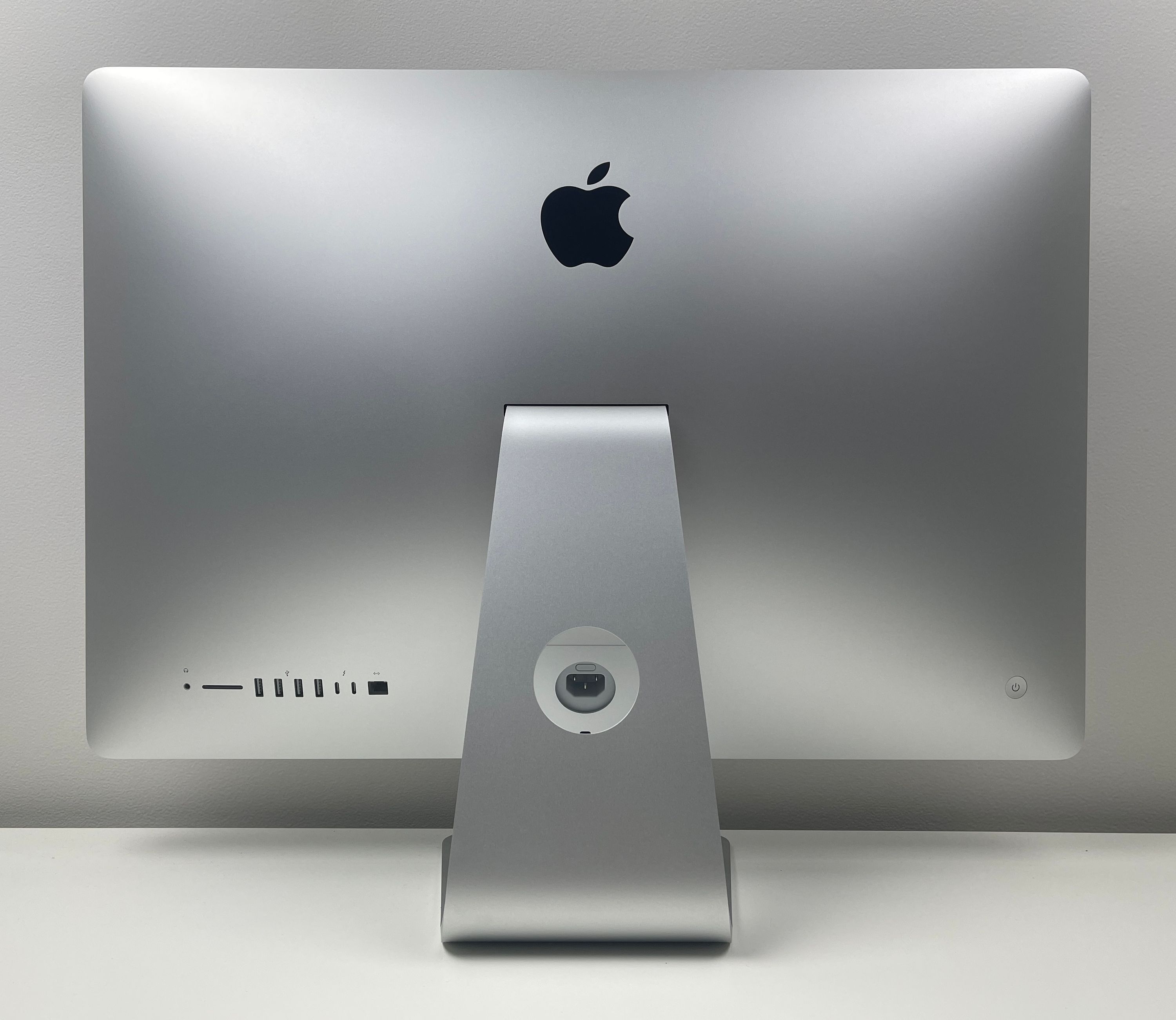 Apple iMac Retina 5K 27“ 6-Core i5 3,7 Ghz 32 GB Ram 512 GB SSD RP580X 2019 SILBER