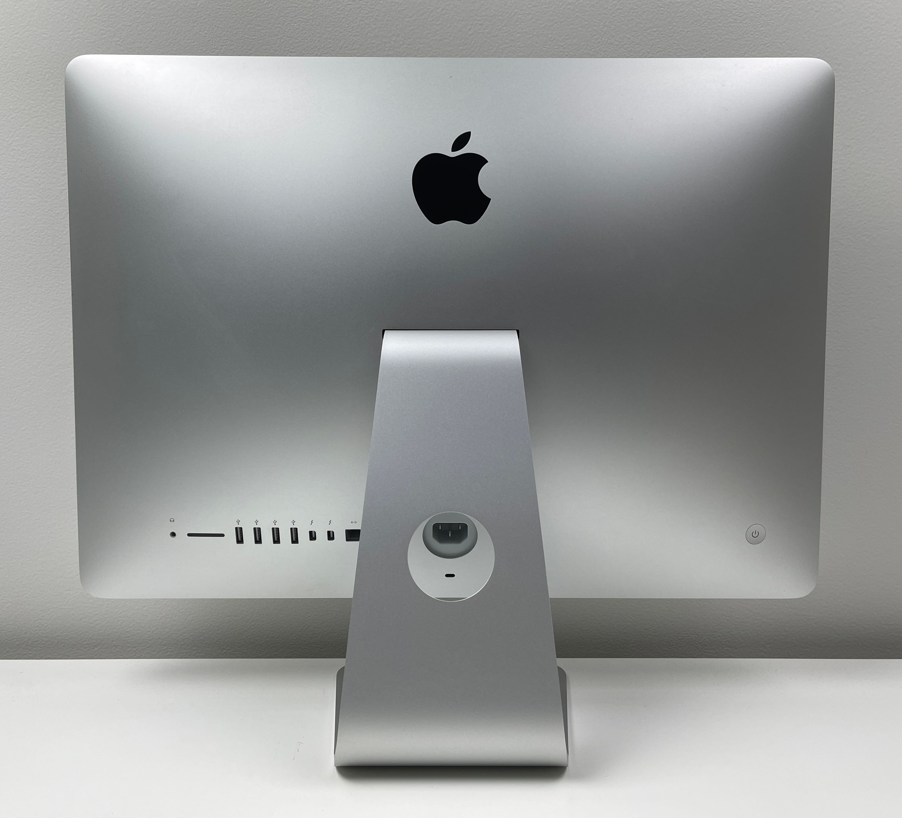 Apple iMac 21,5“ i5 2,8 Ghz 8 GB Ram 1 TB HDD 2015 SILBER MK442D/A
