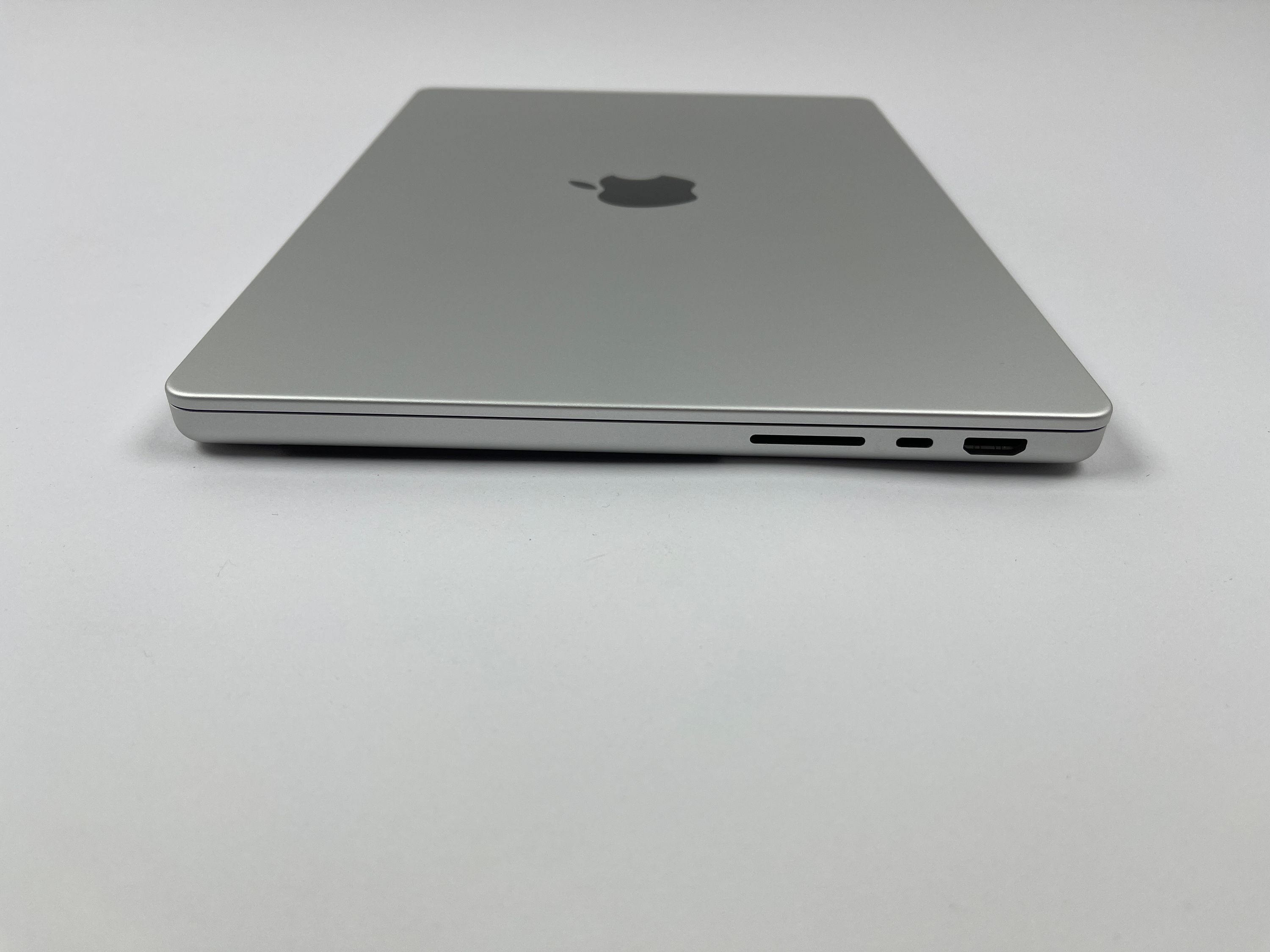 Apple MacBook Pro 14“ M1 PRO 8C CPU 14C GPU 512 GB SSD 16 GB Ram 2021 SILBER
