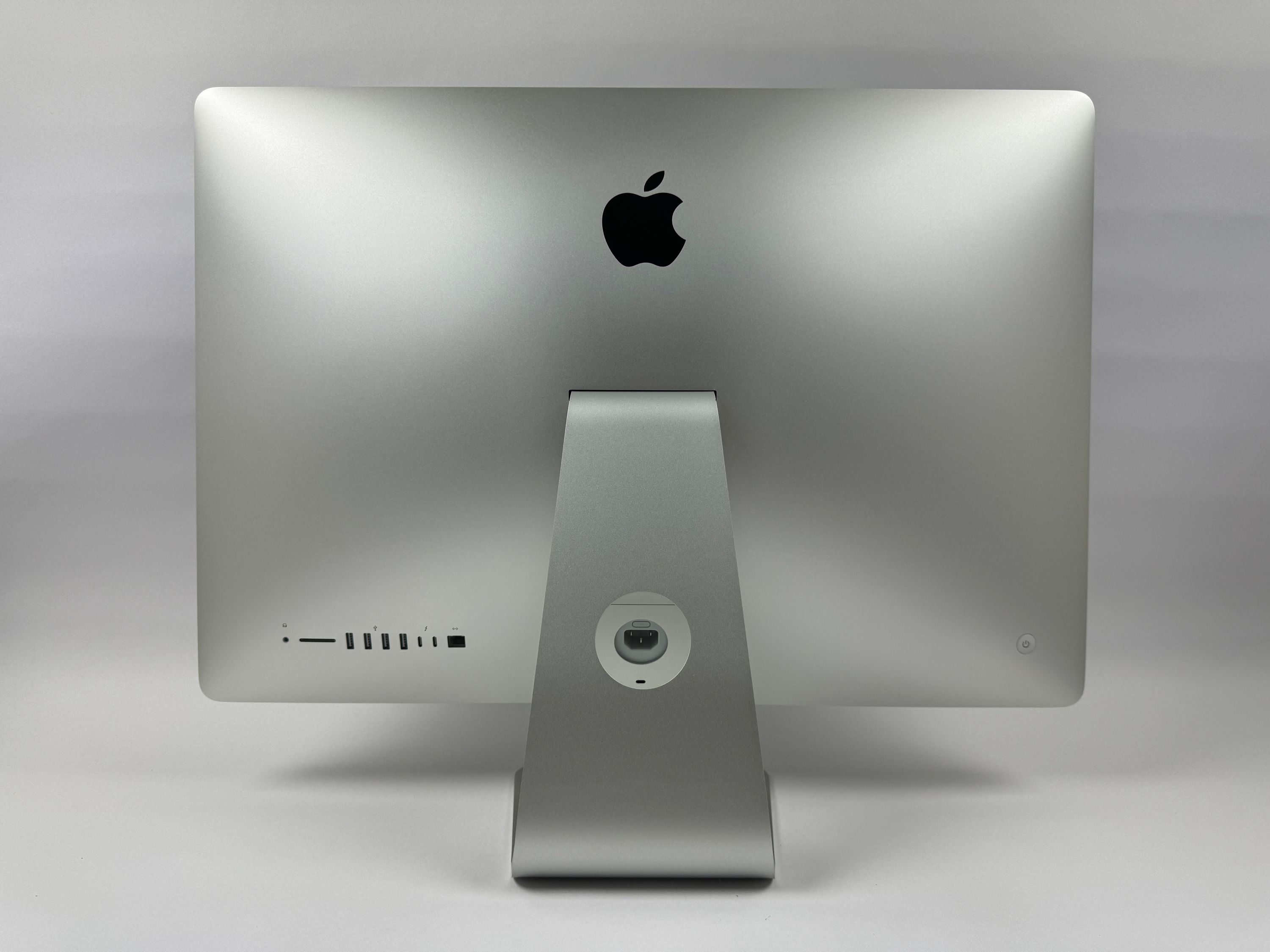 Apple iMac Retina 5K 27“ 8-Core i7 3,8 Ghz 32 GB Ram 512 GB SSD RP 5500 XT SILBER 2020
