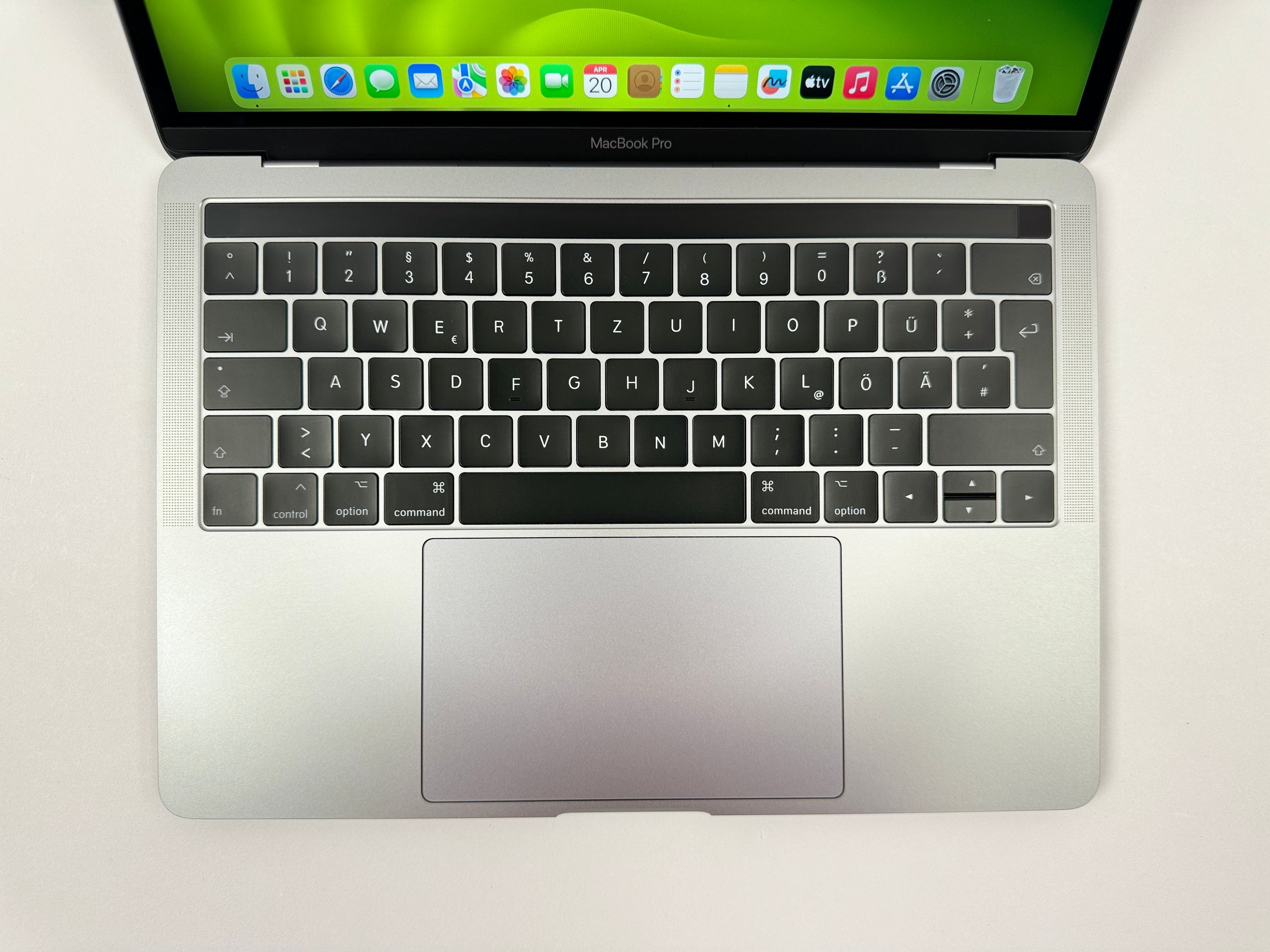 Apple MacBook Pro Retina TouchBar 13,3“ i5 2,4 Ghz 256 GB SSD 16 GB Ram SPACE GREY 2019
