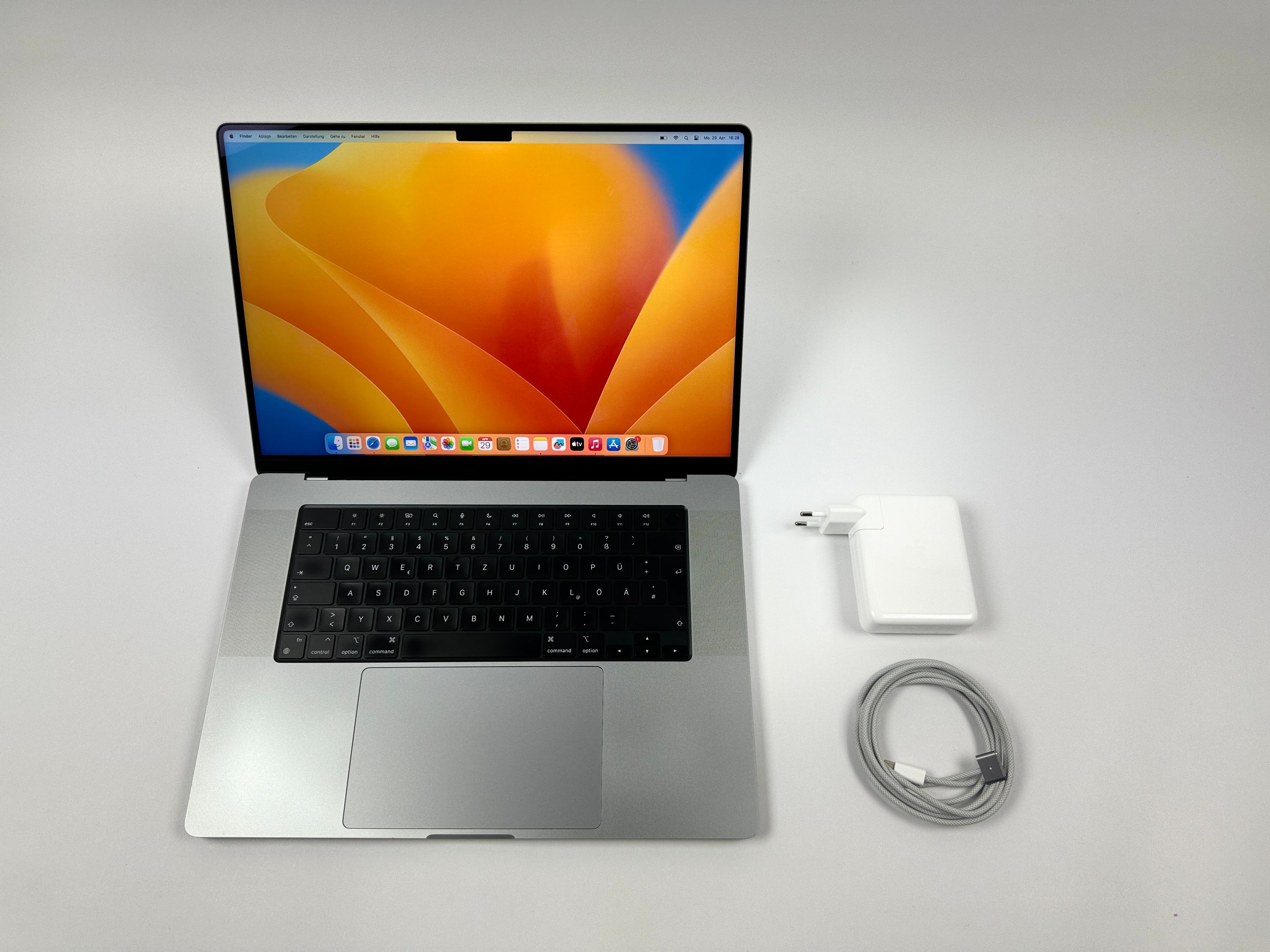 Apple MacBook Pro 16“ M1 MAX 10C CPU 32C GPU 2 TB SSD 64 GB Ram 2021 SPACE GREY