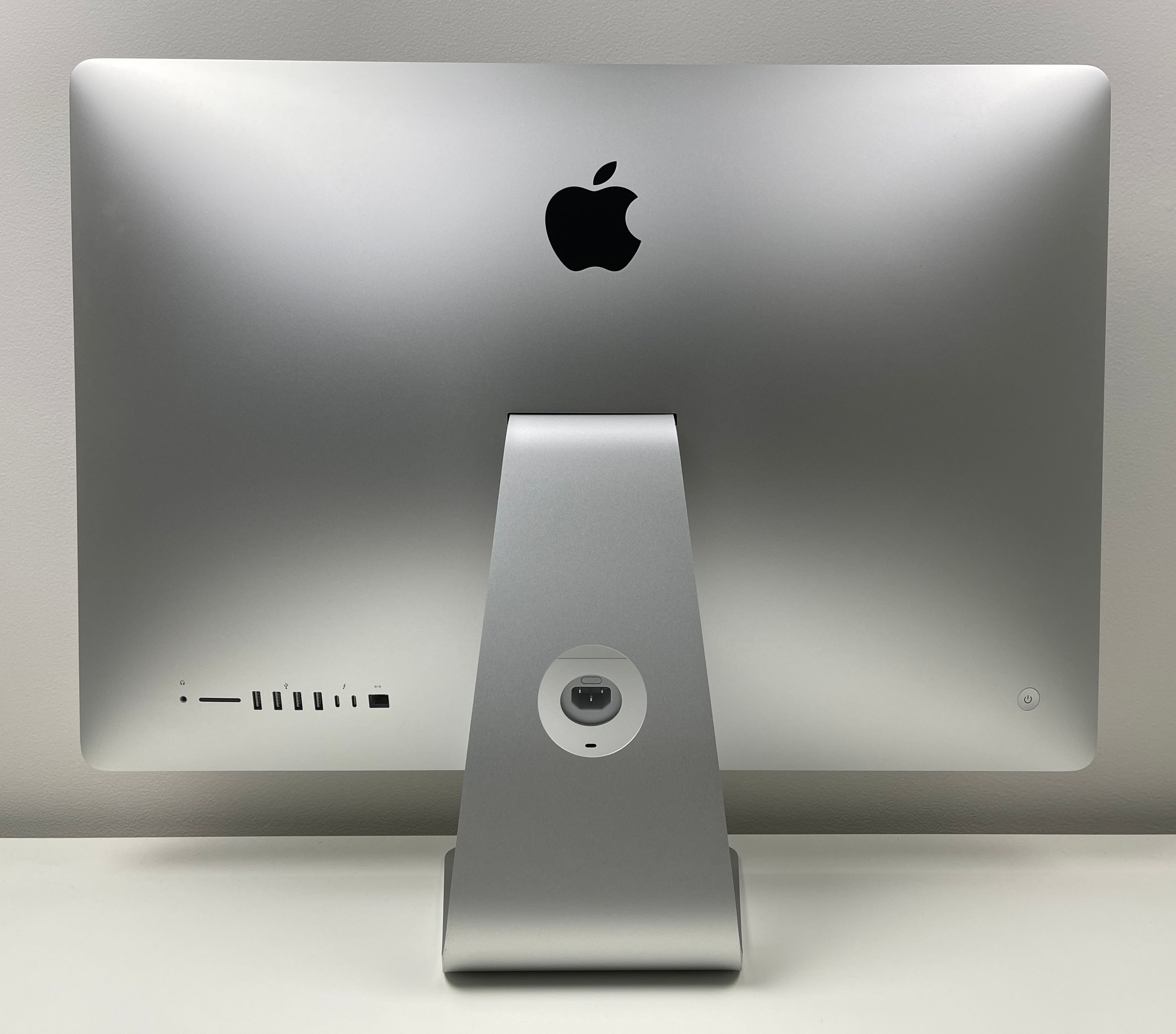 Apple iMac Retina 5K 27“ 6-Core i5 3,7 Ghz 40 GB Ram 2 TB FD RP580X 2019 SILBER